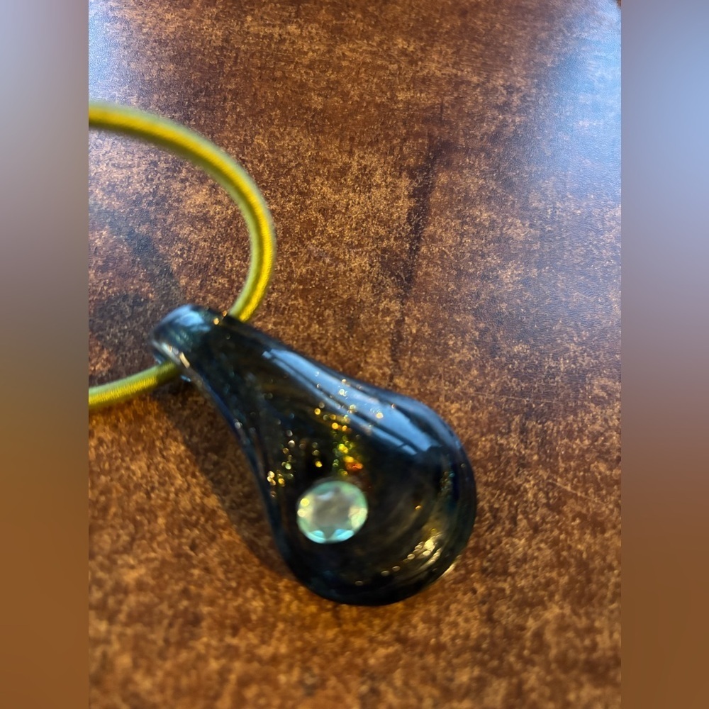 Glass pendant statement necklace - Picture 4 of 4